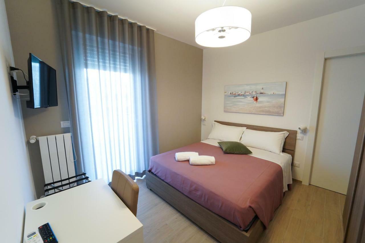 Bed and Breakfast Wojtyla Airport Барі Екстер'єр фото