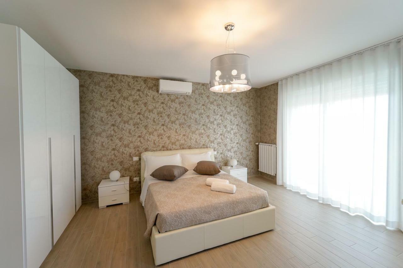Bed and Breakfast Wojtyla Airport Барі Екстер'єр фото